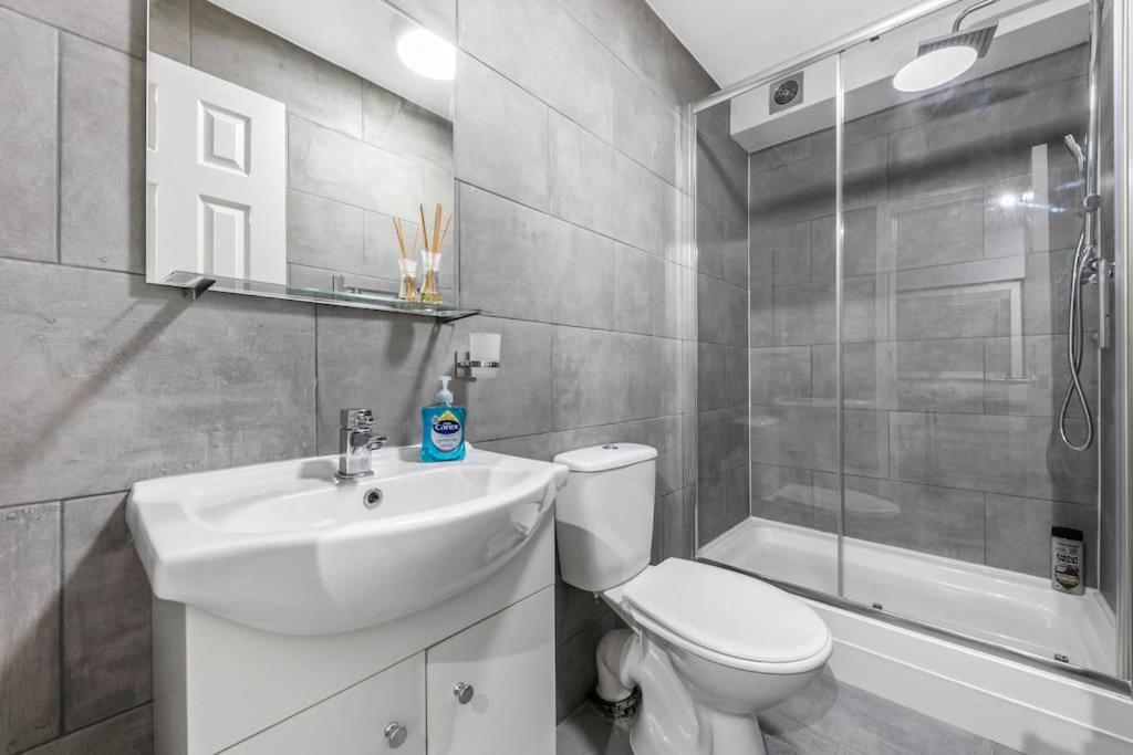Holiday Home 2Br L 2Ba With Patio-Sleep 6 Londra Esterno foto