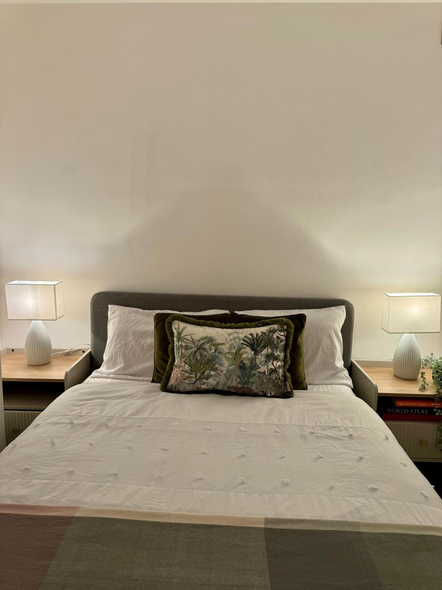 Holiday Home 2Br L 2Ba With Patio-Sleep 6 Londra Esterno foto